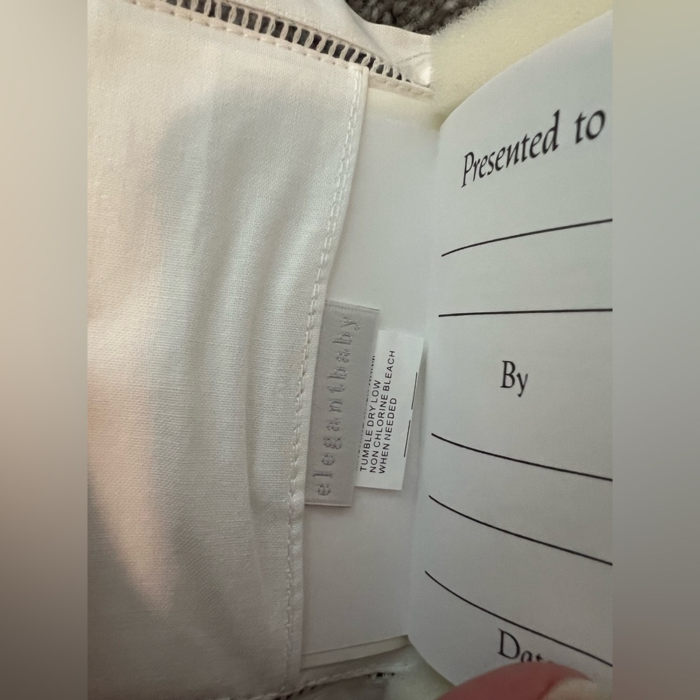 Elegant Baby Heirloom Bible in gift box - Picture 10 of 12
